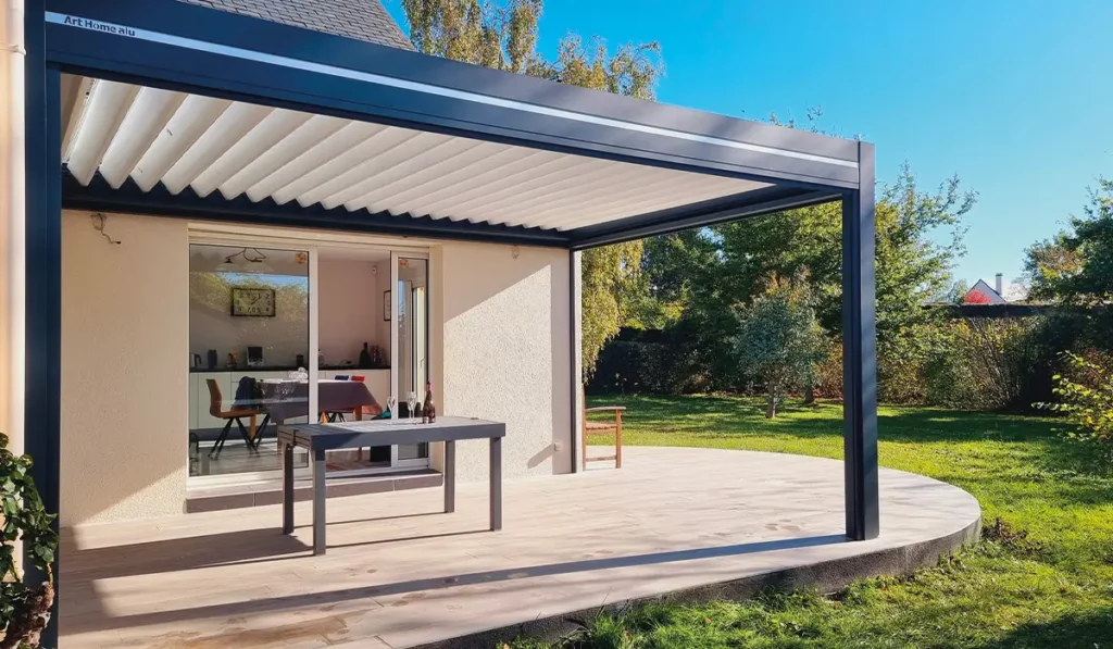 Pourquoi installer une pergola bioclimatique au bord de votre piscine ?
